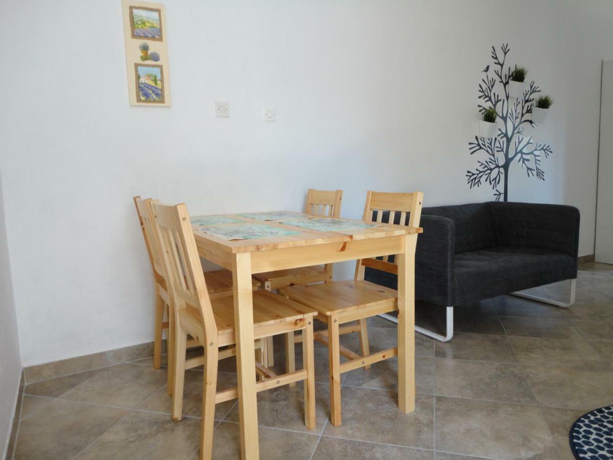 Apartment Rados Nin Esterno foto