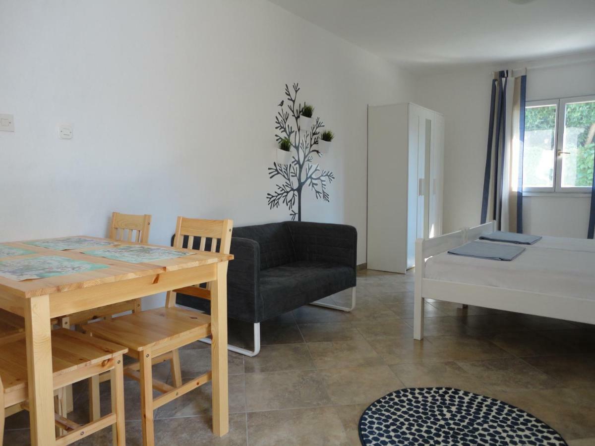 Apartment Rados Nin Esterno foto